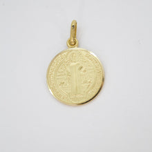 Cargar imagen en el visor de la galería, Medalla San Benito en oro amarillo 10k.