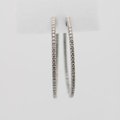 Arracadas en oro blanco 14k con diamantes.
