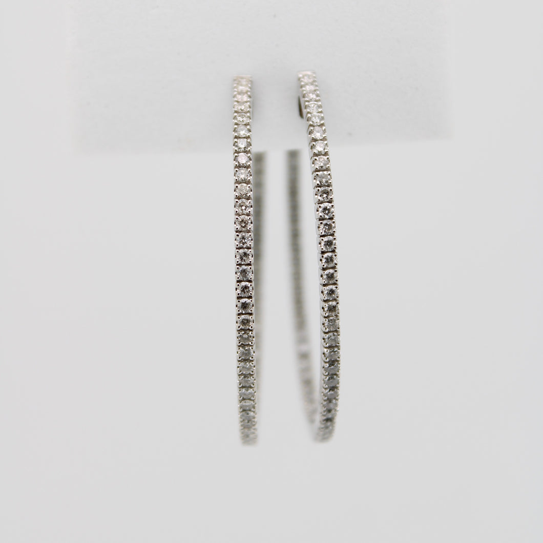 Arracadas en oro blanco 14k con diamantes.
