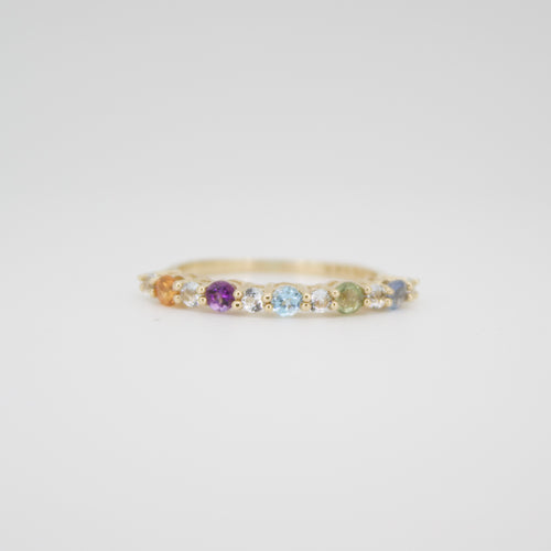 Churumbela en oro amarillo 14k con gemas naturales.