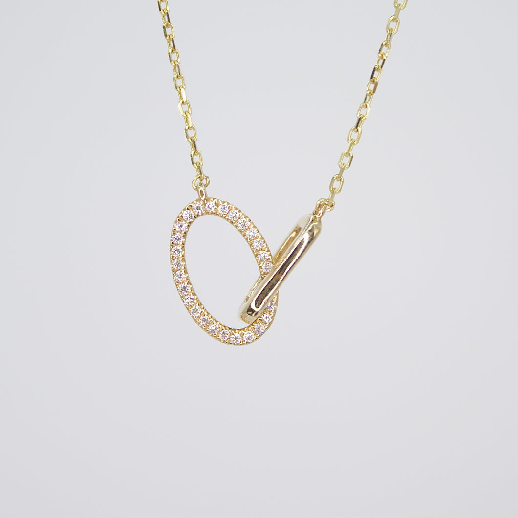 Gargantilla en oro amarillo 14k con diamantes.