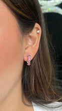 Cargar imagen en el visor de la galería, Arracada en oro rosa 14k con zafiros.