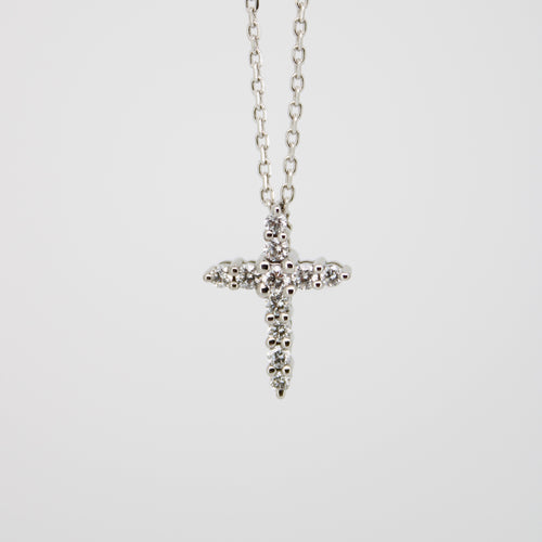 Cruz en oro blanco 14k con diamantes.