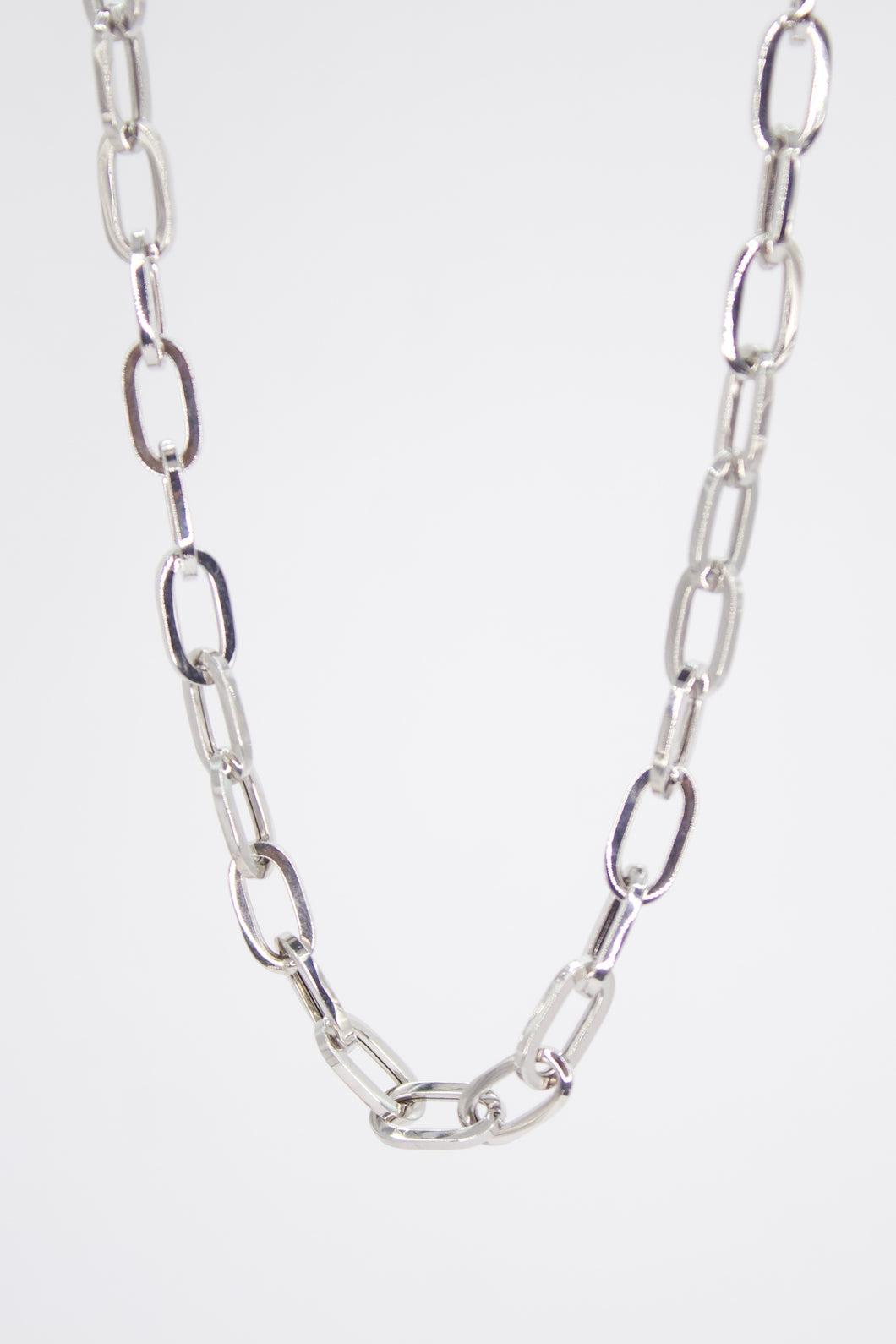 Cadena de eslabones, en oro blanco de14k.