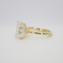 Cargar imagen en el visor de la galería, Anillo oro amarillo 14k con moissanita.