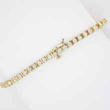 Cargar imagen en el visor de la galería, Brazalete en oro amarillo 14k con diamantes.