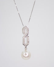 Cargar imagen en el visor de la galería, Dije con Perlas y Diamantes.