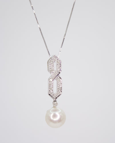 Dije con Perlas y Diamantes.