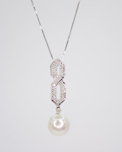 Dije con Perlas y Diamantes.