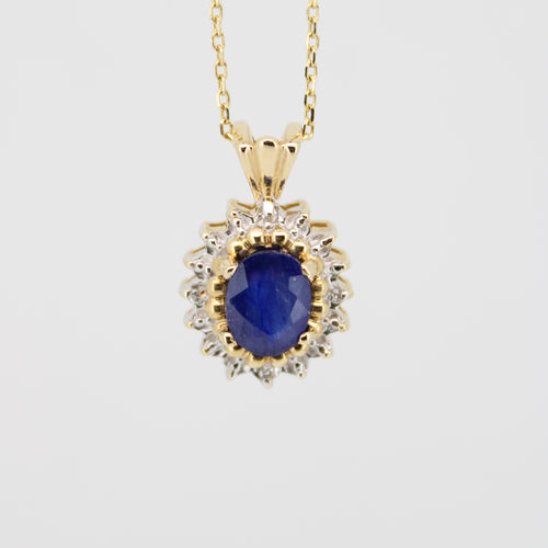 Gargantilla en oro amarillo 14k con zafiro y diamantes.