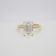 Cargar imagen en el visor de la galería, Anillo oro amarillo 14k con moissanita.