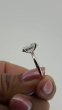 Cargar imagen en el visor de la galería, Diamante laboratorio oval 2.08cts