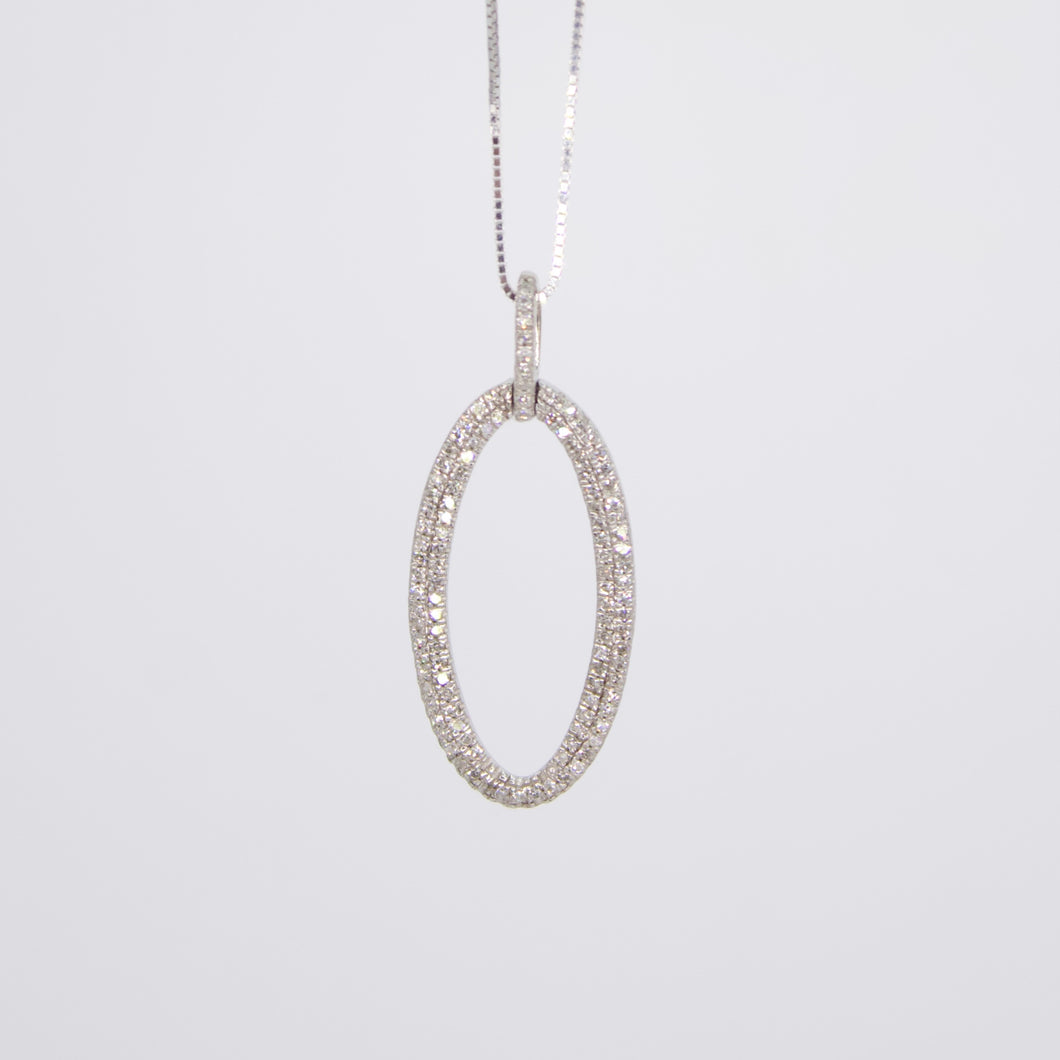 Gargantilla en oro blanco 14k con diamantes.