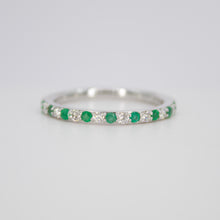 Cargar imagen en el visor de la galería, Churumbela en oro blanco 14k con esmeraldas y diamantes.