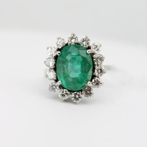 Anillo oro blanco 14k con Esmeralda y diamantes.