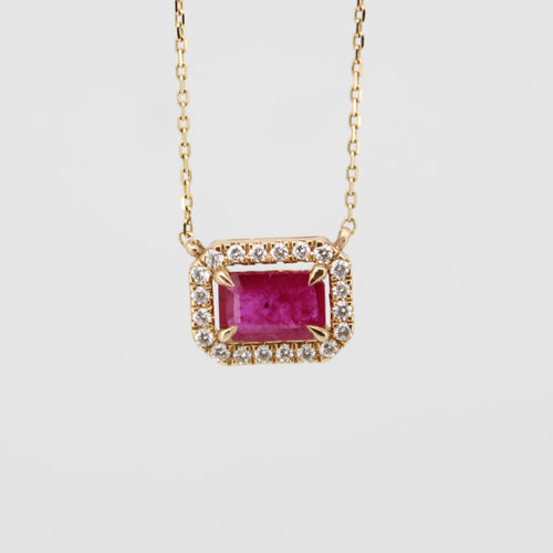 Gargantilla en oro amarillo 14k con rubí y diamantes.