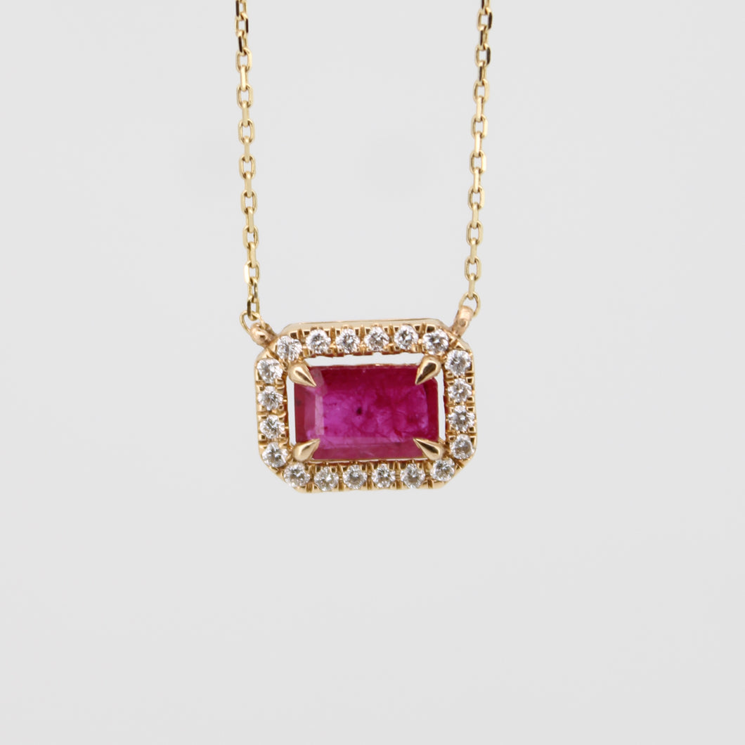 Gargantilla en oro amarillo 14k con rubí y diamantes.