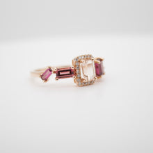 Cargar imagen en el visor de la galería, Anillo fabricado en oro rosa de 14k, con morganita, turmalina y diamantes