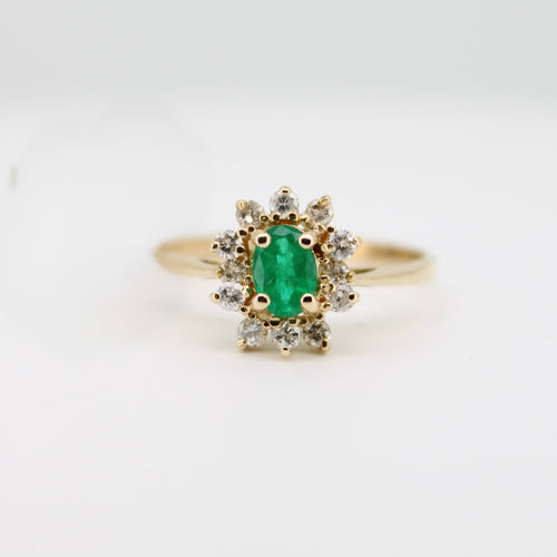 Anillo oro amarillo 14k con Esmeralda y diamantes.