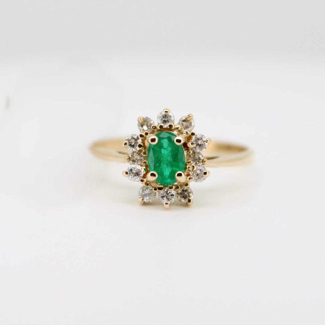Anillo oro amarillo 14k con Esmeralda y diamantes.