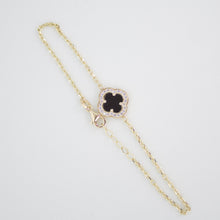 Cargar imagen en el visor de la galería, Pulsera trébol en oro amarillo 14k con ónix.