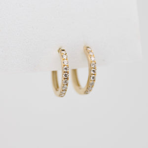 Aretes en oro amarillo 14k con diamantes.
