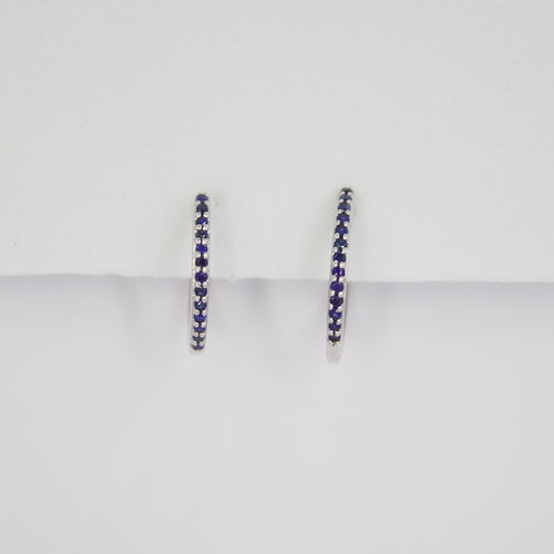 Arracada en oro blanco 14k con zafiros.