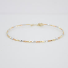 Cargar imagen en el visor de la galería, Pulsera rígida de bolitas en oro florentino 14k.