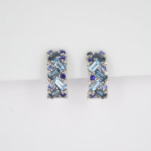 Cargar imagen en el visor de la galería, Aretes en oro blanco 14k con topacios y diamantes.