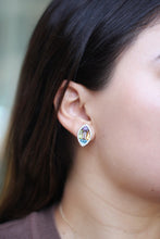 Cargar imagen en el visor de la galería, Aretes en oro amarillo con piedras naturales.