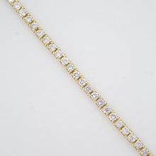 Cargar imagen en el visor de la galería, Brazalete en oro amarillo 14k con diamantes.