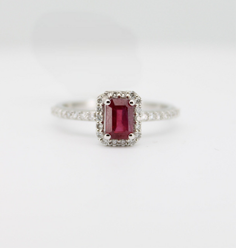 Anillo oro blanco 14k con rubí y diamantes .