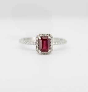 Anillo oro blanco 14k con rubí y diamantes .