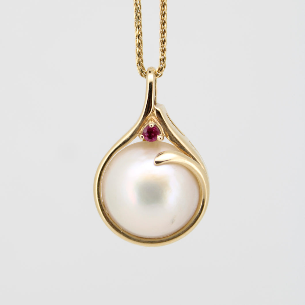 Gargantilla oro amarillo 14k con perla y rubí.