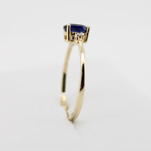 Cargar imagen en el visor de la galería, Anillo oro amarillo 14k con zafiro y diamantes.