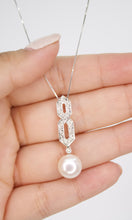Cargar imagen en el visor de la galería, Dije con Perlas y Diamantes.