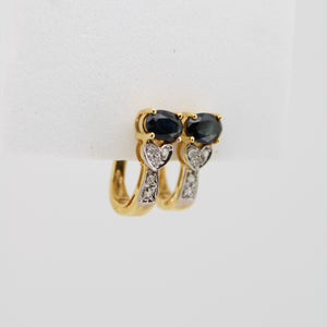 Aretes en oro amarillo 14k con zafiros y diamantes.