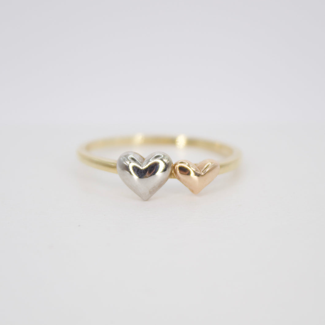 Anillo corazones en oro combinado 14k.