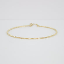 Cargar imagen en el visor de la galería, Pulsera rígida de bolitas en oro amarillo 14k.