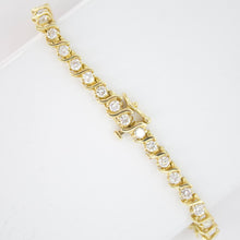 Cargar imagen en el visor de la galería, Brazalete en oro amarillo 14k con diamantes.