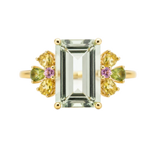 Cargar imagen en el visor de la galería, Anillo fabricado en oro amarillo de 14k, con amatista verde y zafiros de colores