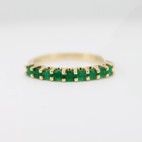 Churumbela en oro amarillo 14k con esmeraldas.