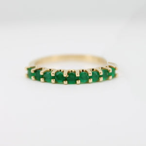 Churumbela en oro amarillo 14k con esmeraldas.