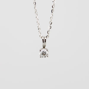 Gargantilla en oro blanco 14k con diamante.