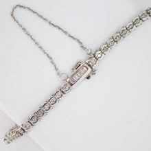 Cargar imagen en el visor de la galería, Brazalete en oro blanco 14k con diamantes.
