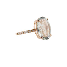 Cargar imagen en el visor de la galería, Anillo fabricado en oro amarillo de 14k, con amatista verde y diamantes.