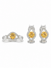 Cargar imagen en el visor de la galería, Juego de anillo y aretes fabricados en oro blanco de 14k, con citrino y diamantes naturales.
