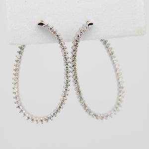 Aretes en oro blanco 14k con diamantes.