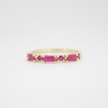 Cargar imagen en el visor de la galería, Churumbela fabricada en oro amarillo 14k con rubíes.