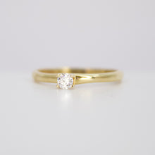 Cargar imagen en el visor de la galería, Anillo en oro amarillo 14k con diamante.